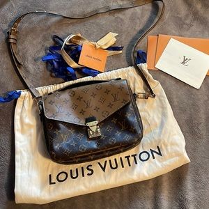 Louis Vuitton Pochette Métis Reverse Monogram